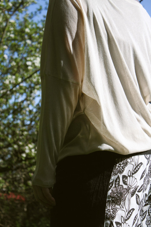 Volné triko průsvitné ............ L - XL — foto 4