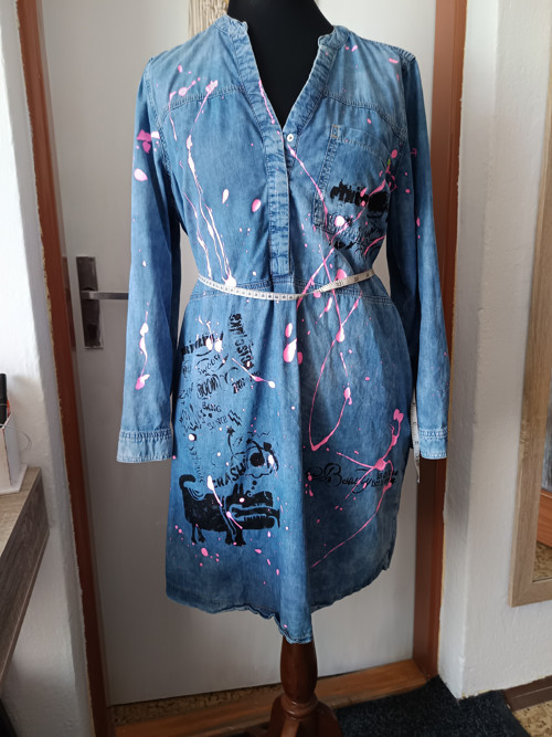 Denim neon šaty — foto 6