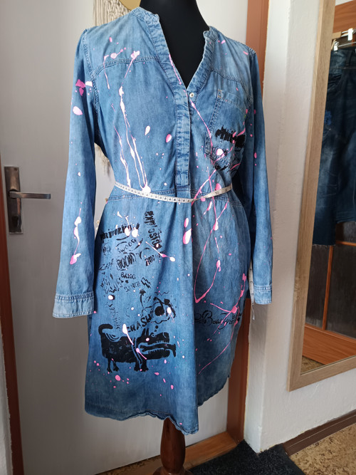 Denim neon šaty — foto 3