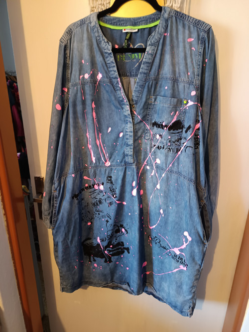 Denim neon šaty — foto 4