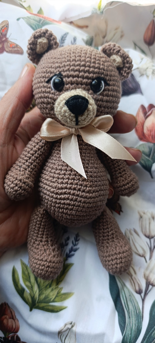 Háčkovaný čokoládový medvídek 17 cm — foto 2
