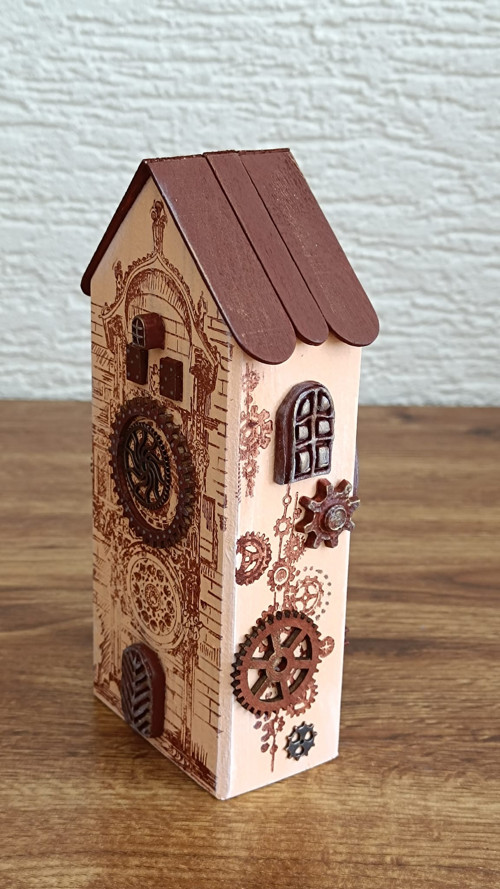 Dřevěný domeček orloj – dekorace — foto 3