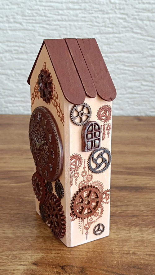 Dřevěný domeček orloj – dekorace — foto 5