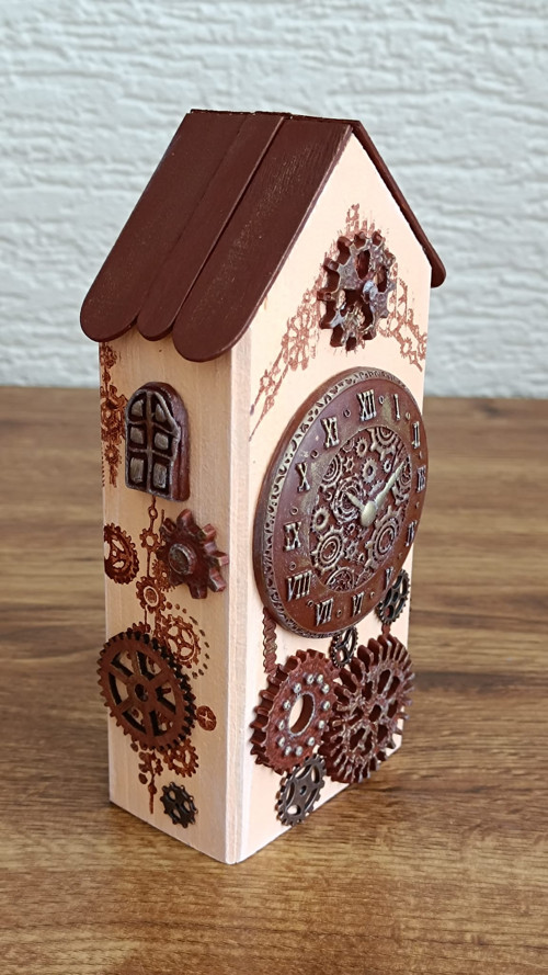 Dřevěný domeček orloj – dekorace — foto 4