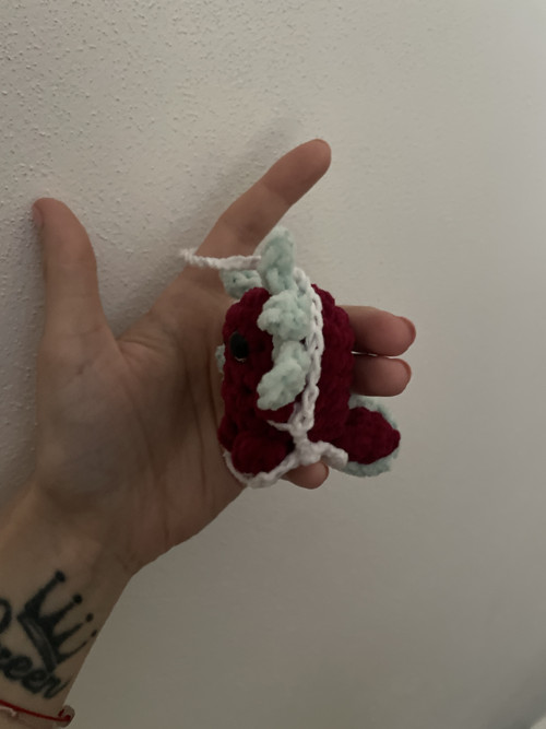 Háčkovaný Axolotl na houpačce — foto 2