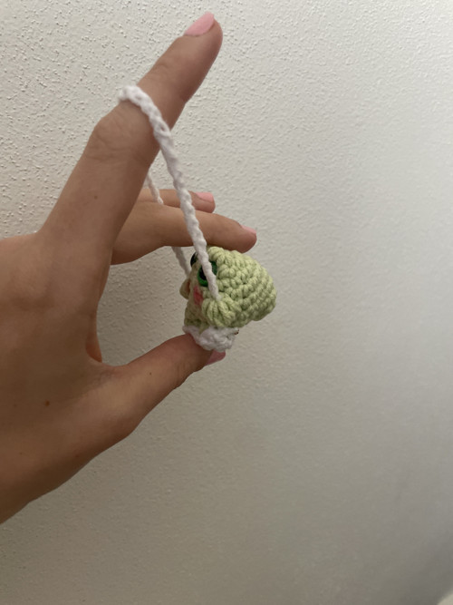 Háčkovaná žabička na houpačce — foto 3