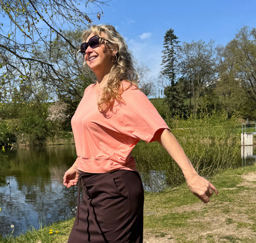 Meruňkové volné triko — foto 3