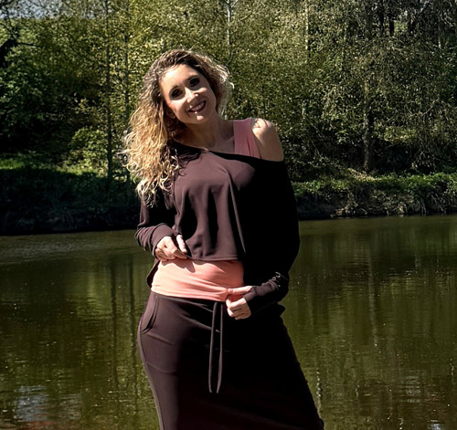 Hnědá volná mikina — foto 6