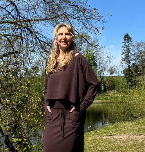 Hnědá volná mikina — foto 4