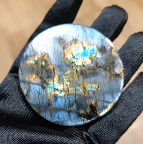 Labradorit, ID 5692, průměr 61 mm — foto 3
