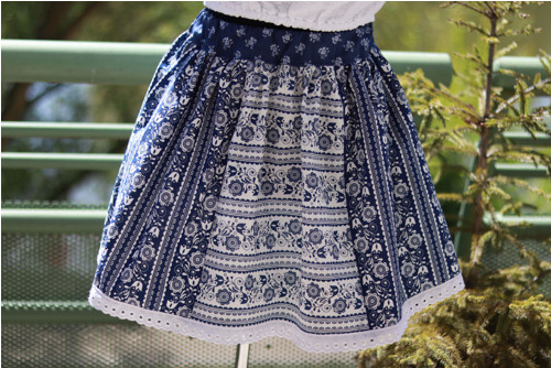 Folklórní mini zástěrková — foto 4