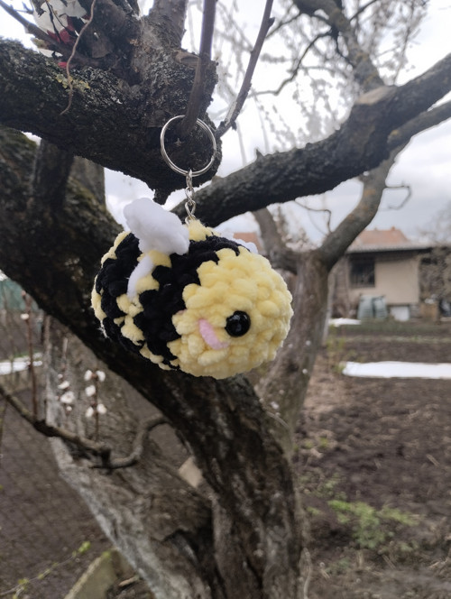 Háčkovaná včelka — foto 3