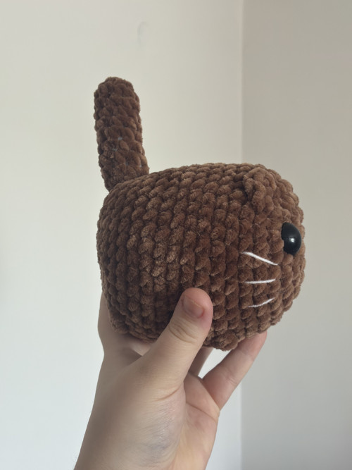 Hnědá kočička - háčkovaná — foto 2