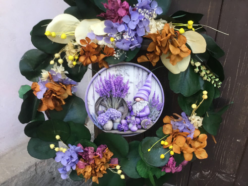 Trpaslík v eukalyptu — foto 3