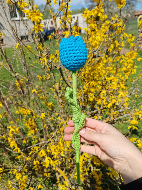 Háčkovaný tulipán modrý — foto 3