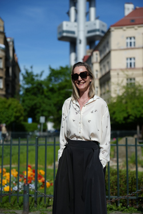 Dlouhá, elegantní, černá sukně — foto 3