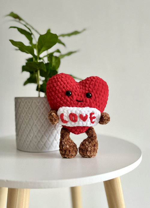 Háčkované srdíčko LOVE — foto 3