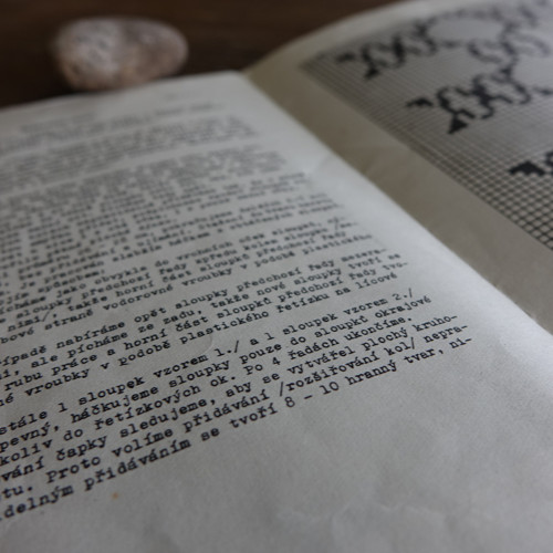 VKUS V 1634 - Dámský háčkovaný baret — foto 2