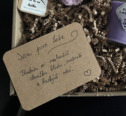 Dárkový set ...pro sebe: háčkovaná klíčenka+svíčka — foto 4