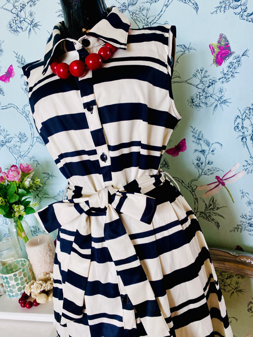 Šaty retro stripes luxusní — foto 2