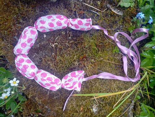 Třešně - textilní náhrdelník — foto 2