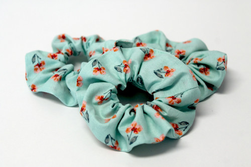 SCRUNCHIE Kytičky na zelené — foto 2