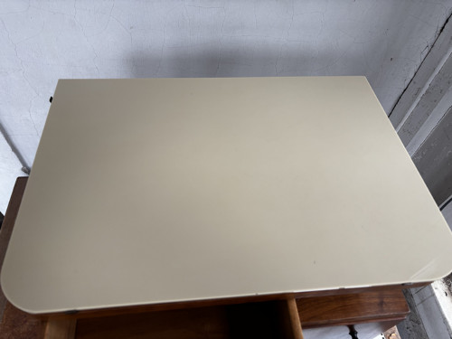 Zrenovovaný noční stolek — foto 3