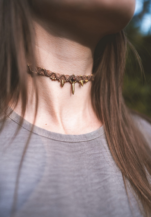 Drhaný choker hnědý — foto 2