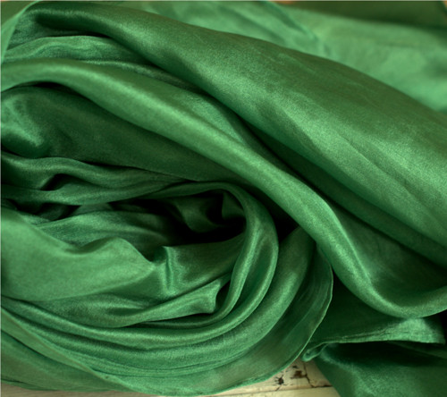 HEDVÁBNÁ ŠÁLA.......180 x 45 — foto 2