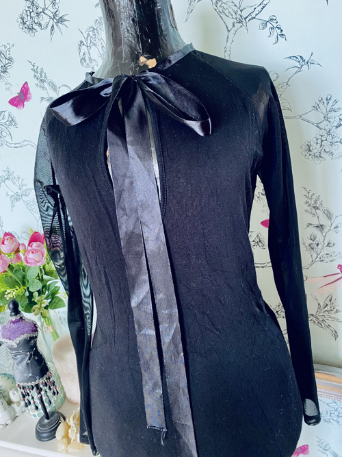 Šaty black rafinované — foto 2