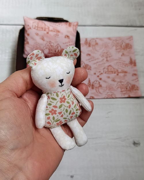Malý medvídek pod peřinkou — foto 3