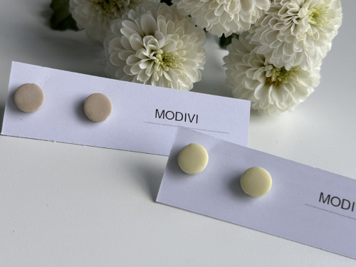 Minimalistické polymerové náušnice - malé pecky — foto 2