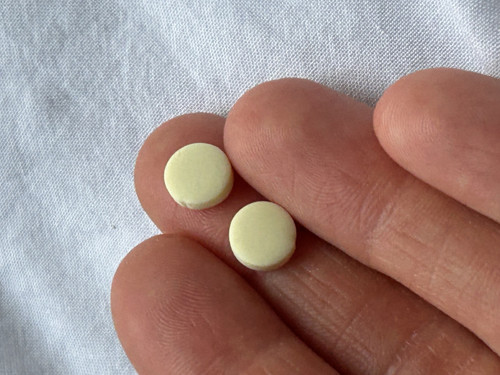 Minimalistické polymerové náušnice - malé pecky — foto 3