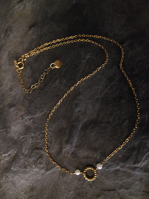 Minimalistický náhrdelník - chocker KARMA perly — foto 2