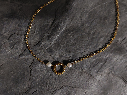Minimalistický náhrdelník - chocker KARMA perly — foto 3