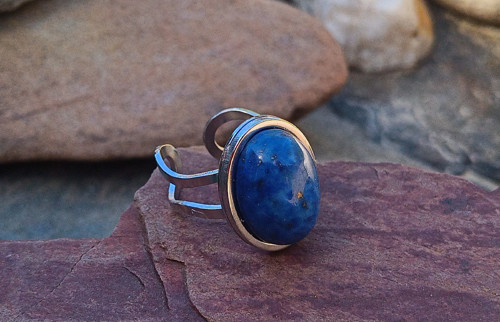 Masivní ocelový prsten s přírodním Lapis lazuli — foto 3
