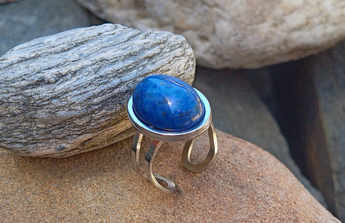 Masivní ocelový prsten s přírodním Lapis lazuli — foto 5