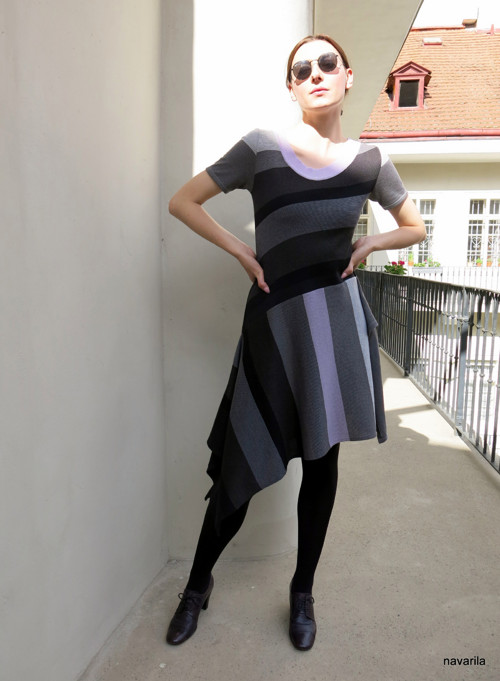 RUMELAJ - originální asymetrické šaty — foto 2