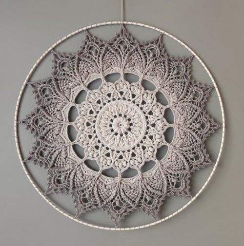 Mandala Béžově šedá hvězda - průměr 45 cm — foto 2