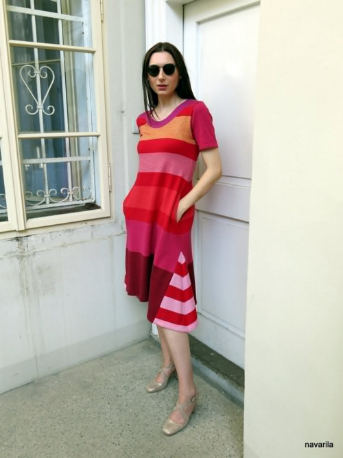 DOLY- originální šaty cípaté — foto 3