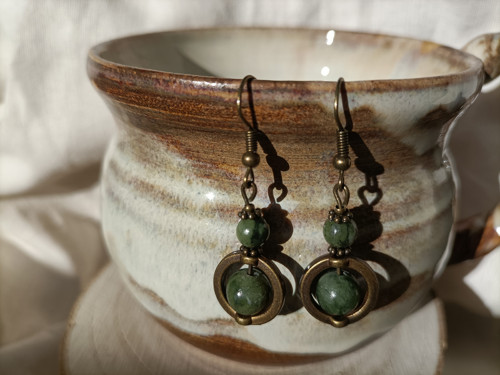 Boho náušnice s tmavými jadeity — foto 3