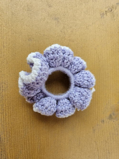 Fialovo-bílá scrunshie — foto 3