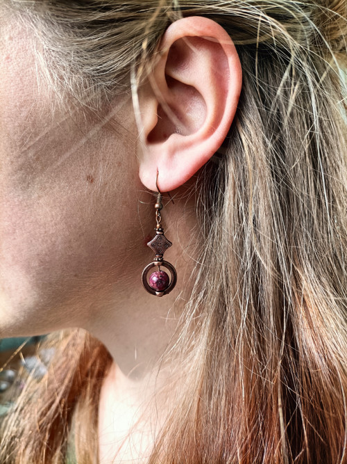 Boho náušnice s červeným labradoritem — foto 4