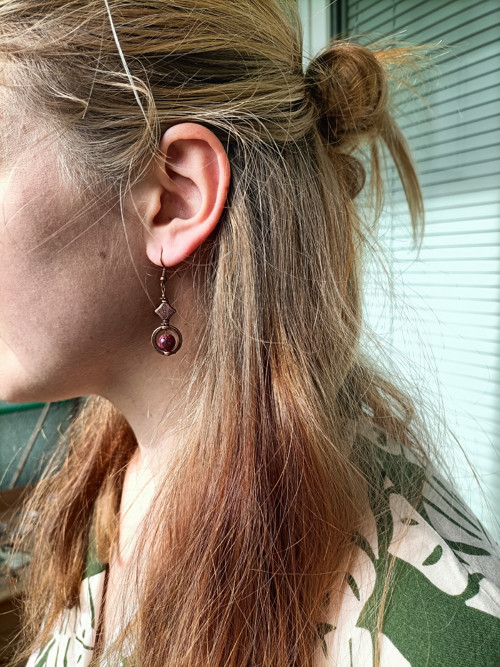 Boho náušnice s červeným labradoritem — foto 3
