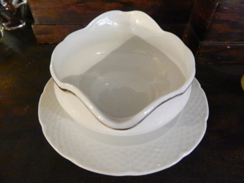 Omáčník z bílého porcelánu-Thun — foto 2