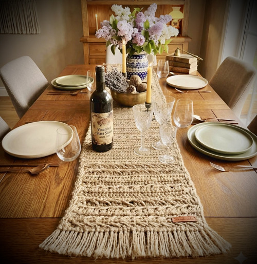 Háčkovaný jutový ubrus-běhoun v boho stylu — foto 6