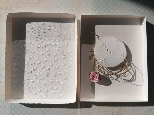 Krabička s kytičkami + růžička — foto 6