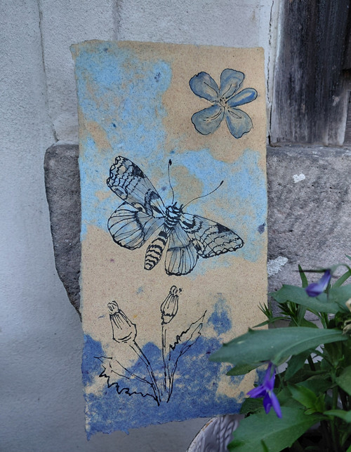 V trávě - ruční papír — foto 2