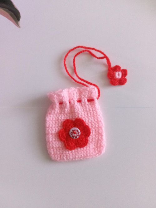 Háčkovaný pytlíček 8x9 cm — foto 2