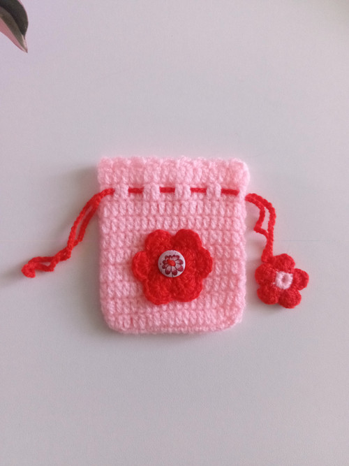 Háčkovaný pytlíček 8x9 cm — foto 4